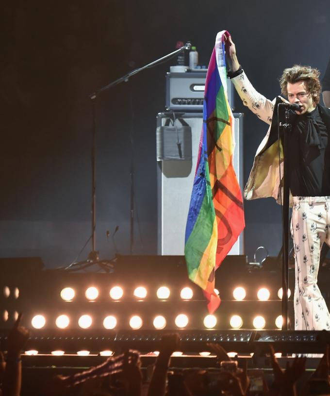 Harry Styles Helps Gay Fan Come Out To Her Parents