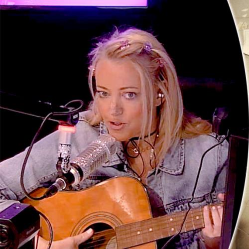 Jackie Dresses Up As Phoebe Buffay To Sing Smelly Cat