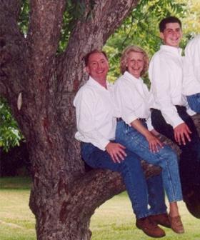 http://awkwardfamilyphotos.com