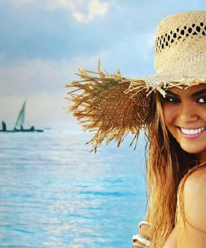 Chrissy Teigen Opens Up About Ivf Treatment While Modelling