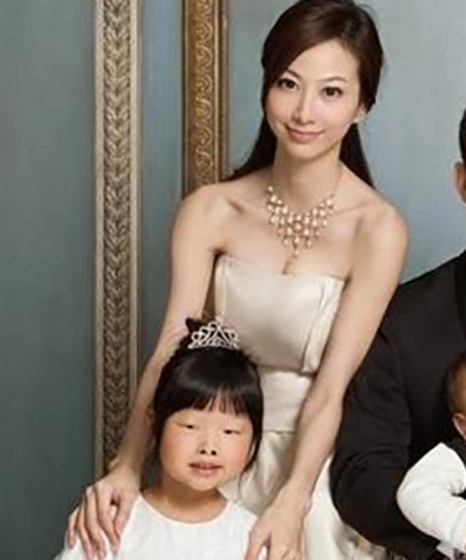 How This Plastic Surgery Meme Ruined A Woman S Life