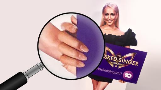 That is NOT Jackie O's hand 😯✋