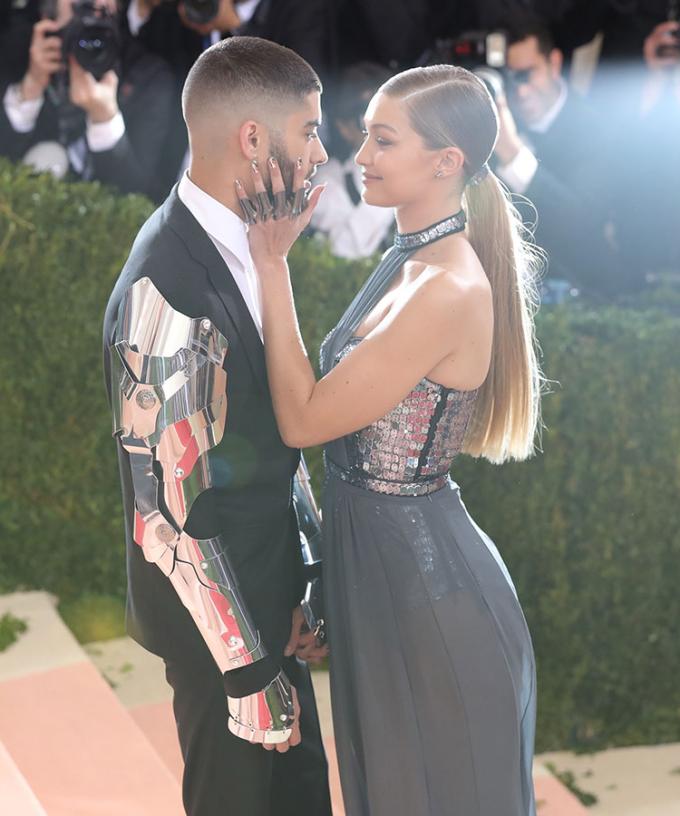 Zayn Malik S New Tattoo Is Sparking Engagement Rumours With Gigi Hadid Everything there is to know about one direction (drugs, relationships [perrie, gigi. zayn malik s new tattoo is sparking engagement rumours with gigi hadid